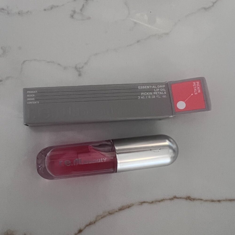 r.e.m. beauty Essential Drip Lip Oil, Pickin Petals